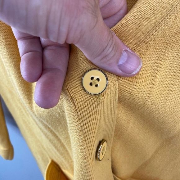 Banana Republic Factory Long Sleeve 1/2 Button Front Mustard V-Neck Cardigan M - Picture 4 of 13